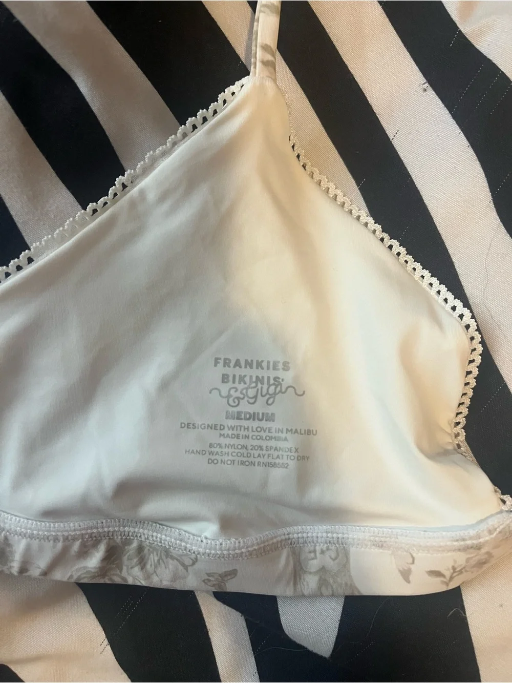 Rare dead stock Frankie’s bikinis x Gigi hadid scarlet Yomi Toile Tan bikini top